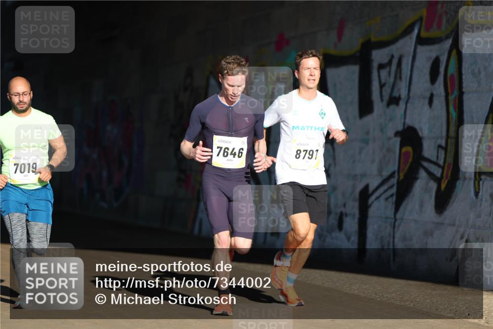 06.10.2024 - 19. swb-Marathon Bremen Michael Strokosch http://msf.ph/oto/7344002 06.10.2024 10:10:47 Laufen 7019, 7646, 8791 meine-sportfotos.de