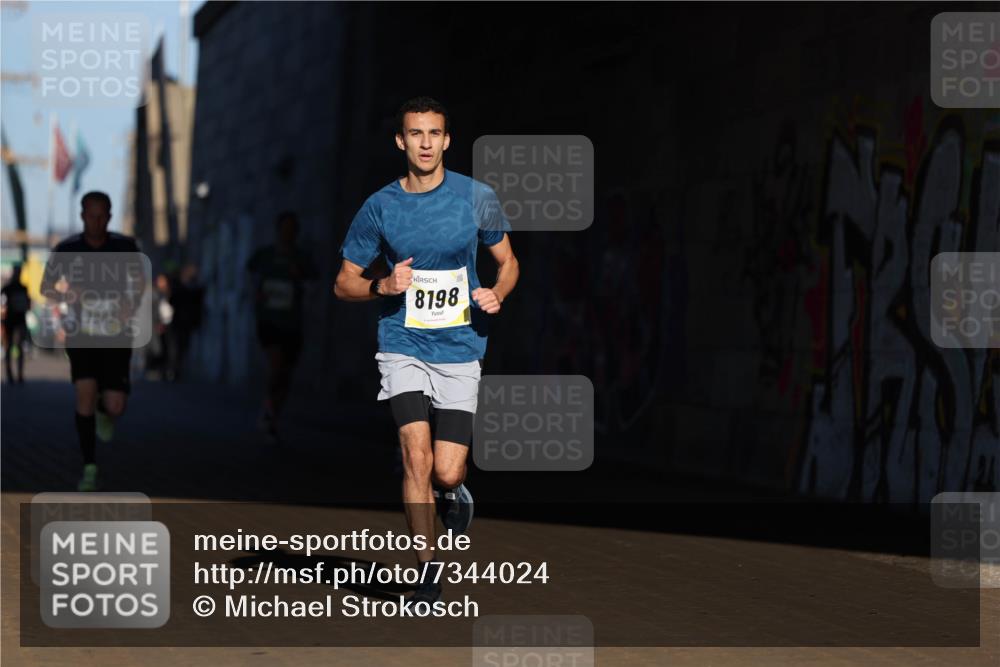06.10.2024 - 19. swb-Marathon Bremen Michael Strokosch http://msf.ph/oto/7344024 06.10.2024 10:10:56 Laufen 7063, 8198 meine-sportfotos.de