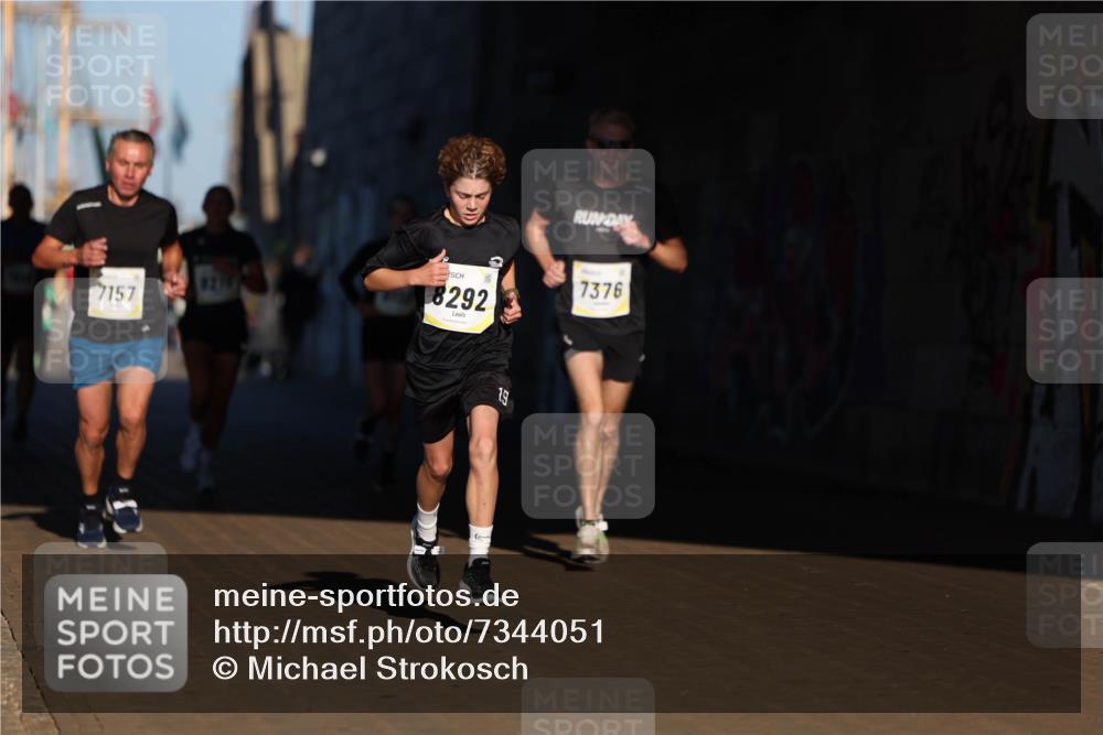 06.10.2024 - 19. swb-Marathon Bremen Michael Strokosch http://msf.ph/oto/7344051 06.10.2024 10:11:05 Laufen 7157, 8292, 7376 meine-sportfotos.de