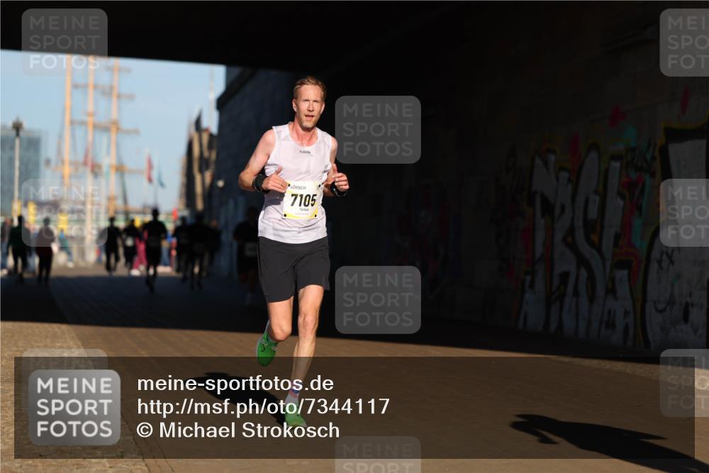 06.10.2024 - 19. swb-Marathon Bremen Michael Strokosch http://msf.ph/oto/7344117 06.10.2024 10:11:25 Laufen 7105 meine-sportfotos.de