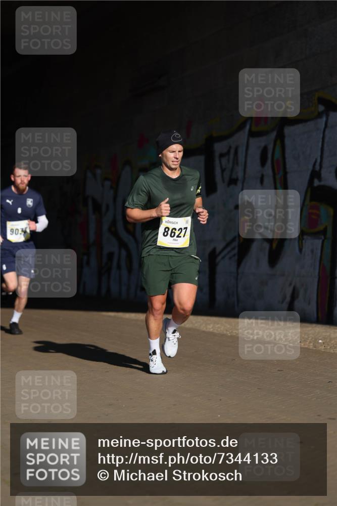 06.10.2024 - 19. swb-Marathon Bremen Michael Strokosch http://msf.ph/oto/7344133 06.10.2024 10:11:32 Laufen 903, 8627 meine-sportfotos.de