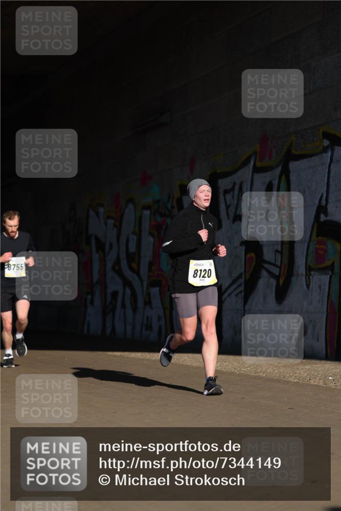 06.10.2024 - 19. swb-Marathon Bremen Michael Strokosch http://msf.ph/oto/7344149 06.10.2024 10:11:35 Laufen 8755, 8120 meine-sportfotos.de