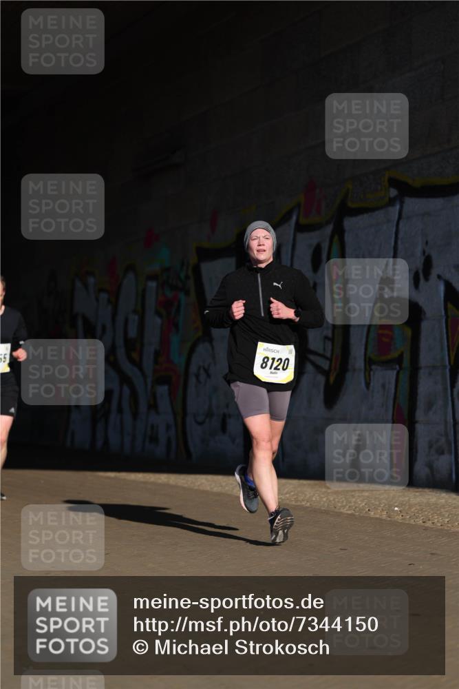 06.10.2024 - 19. swb-Marathon Bremen Michael Strokosch http://msf.ph/oto/7344150 06.10.2024 10:11:35 Laufen 55, 8120 meine-sportfotos.de