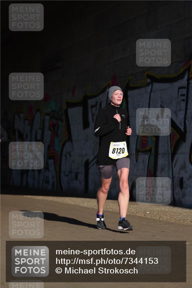 06.10.2024 - 19. swb-Marathon Bremen Michael Strokosch http://msf.ph/oto/7344153 06.10.2024 10:11:36 Laufen 8120 meine-sportfotos.de