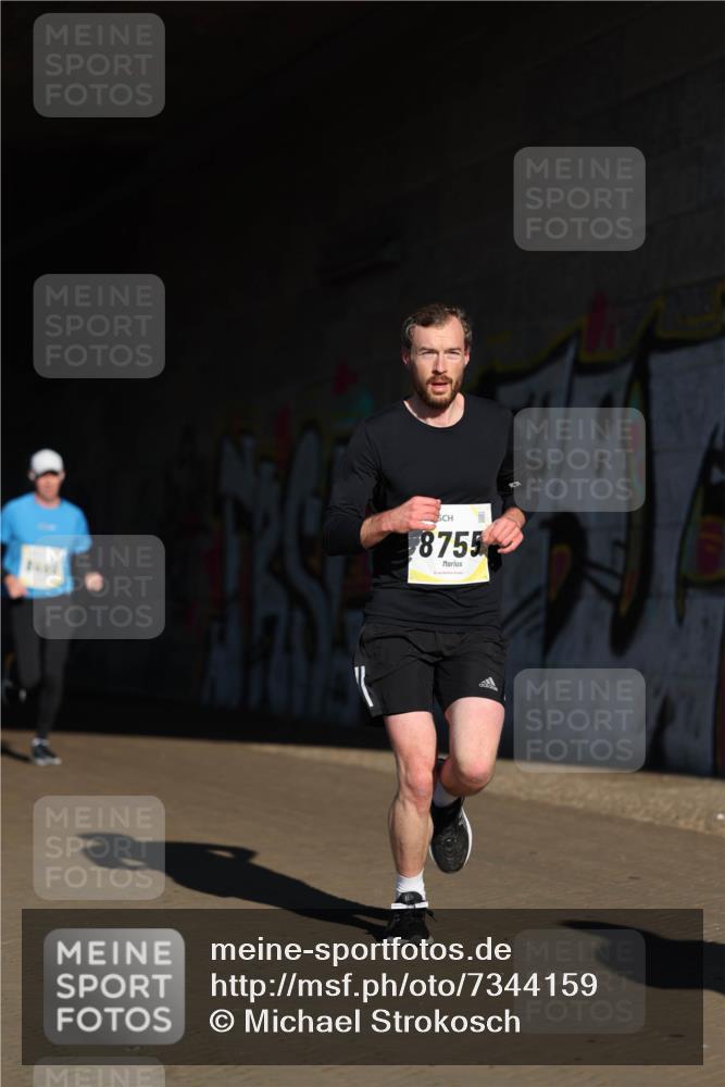 06.10.2024 - 19. swb-Marathon Bremen Michael Strokosch http://msf.ph/oto/7344159 06.10.2024 10:11:37 Laufen 8755 meine-sportfotos.de