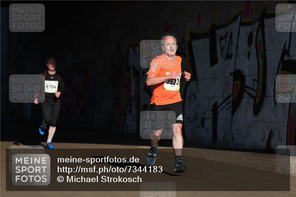 06.10.2024 - 19. swb-Marathon Bremen Michael Strokosch http://msf.ph/oto/7344183 06.10.2024 10:11:47 Laufen 8784, 7523 meine-sportfotos.de