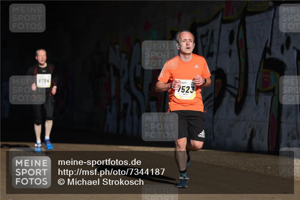 06.10.2024 - 19. swb-Marathon Bremen Michael Strokosch http://msf.ph/oto/7344187 06.10.2024 10:11:48 Laufen 8784, 7523 meine-sportfotos.de