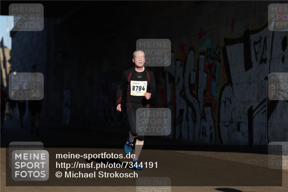 06.10.2024 - 19. swb-Marathon Bremen Michael Strokosch http://msf.ph/oto/7344191 06.10.2024 10:11:49 Laufen 8784 meine-sportfotos.de
