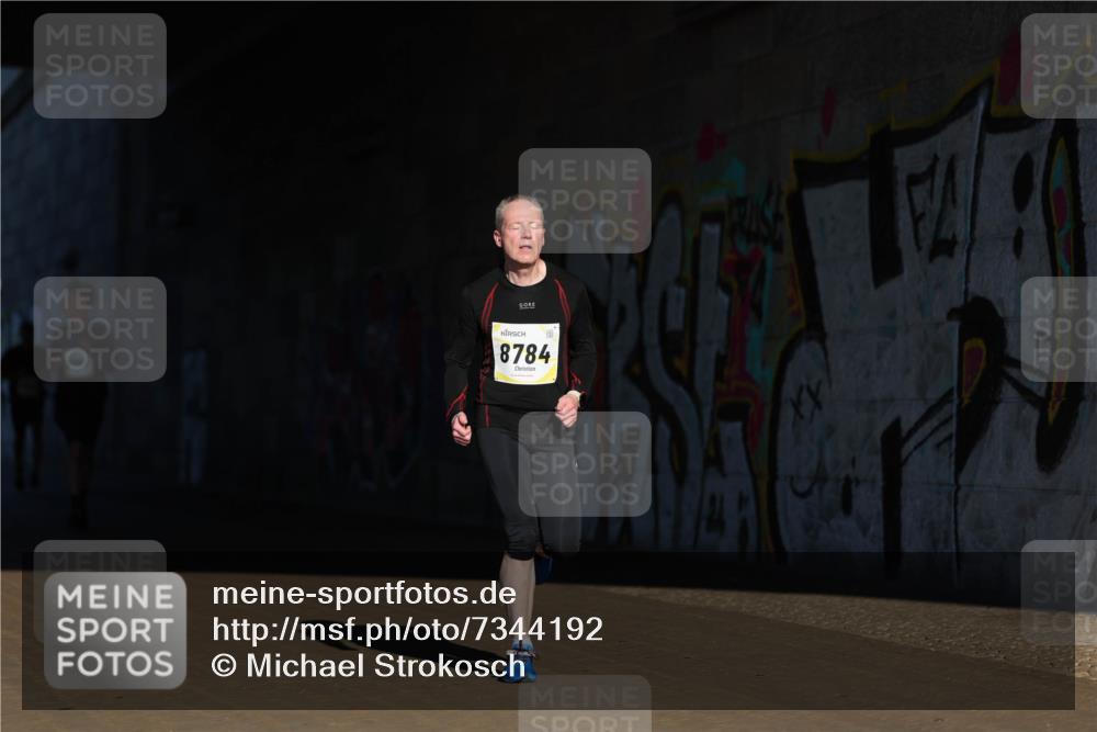 06.10.2024 - 19. swb-Marathon Bremen Michael Strokosch http://msf.ph/oto/7344192 06.10.2024 10:11:49 Laufen 8784 meine-sportfotos.de