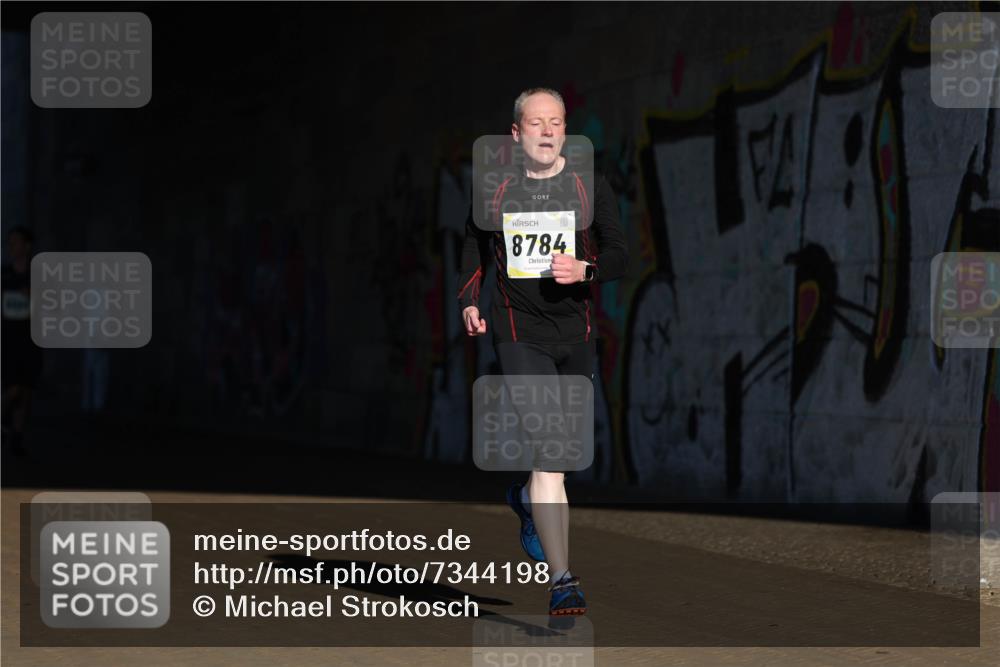 06.10.2024 - 19. swb-Marathon Bremen Michael Strokosch http://msf.ph/oto/7344198 06.10.2024 10:11:50 Laufen 8784 meine-sportfotos.de
