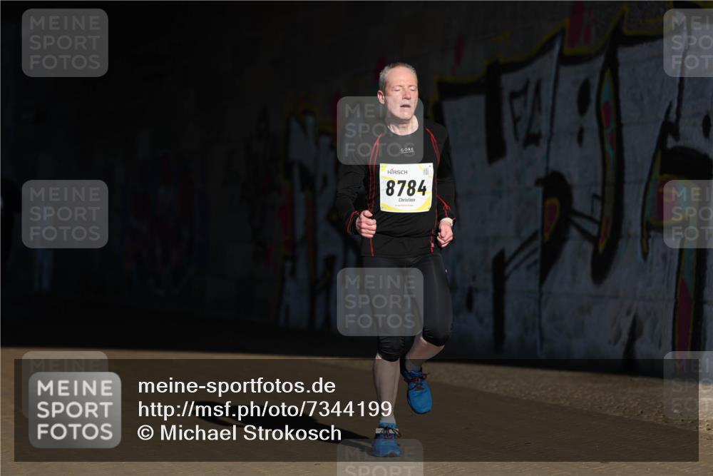 06.10.2024 - 19. swb-Marathon Bremen Michael Strokosch http://msf.ph/oto/7344199 06.10.2024 10:11:50 Laufen 8784 meine-sportfotos.de