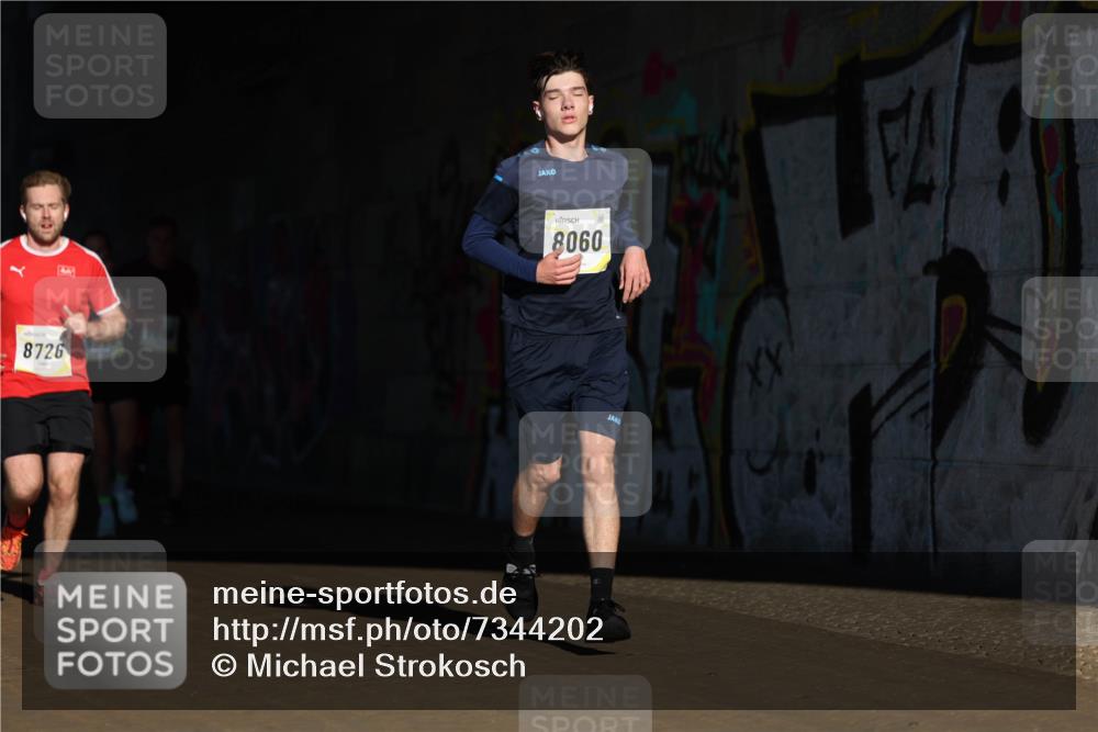 06.10.2024 - 19. swb-Marathon Bremen Michael Strokosch http://msf.ph/oto/7344202 06.10.2024 10:11:55 Laufen 8726, 8060 meine-sportfotos.de