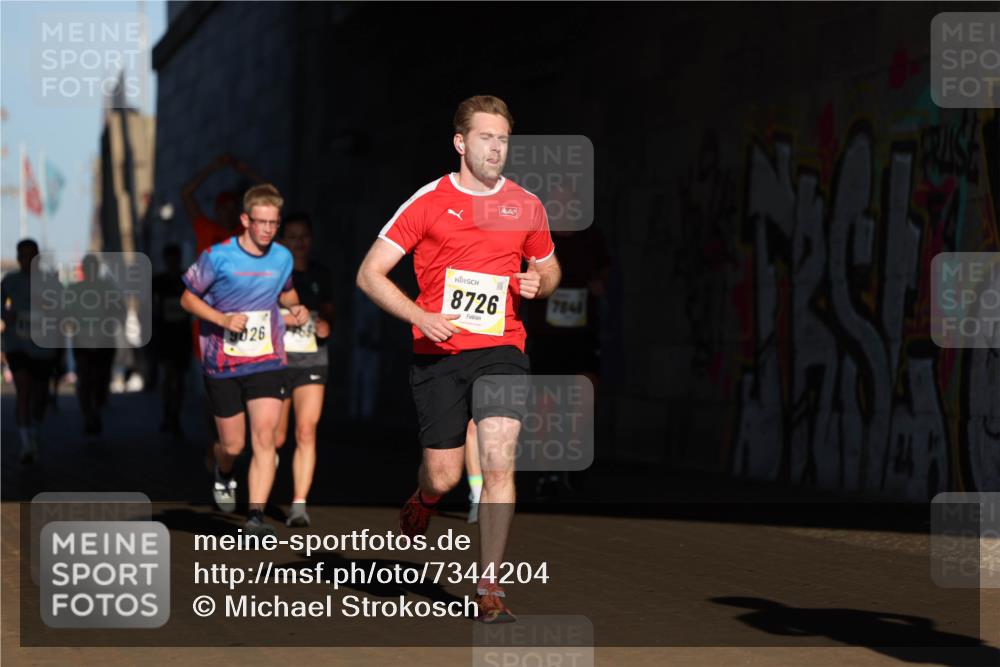 06.10.2024 - 19. swb-Marathon Bremen Michael Strokosch http://msf.ph/oto/7344204 06.10.2024 10:11:56 Laufen 9026, 8726, 7841 meine-sportfotos.de