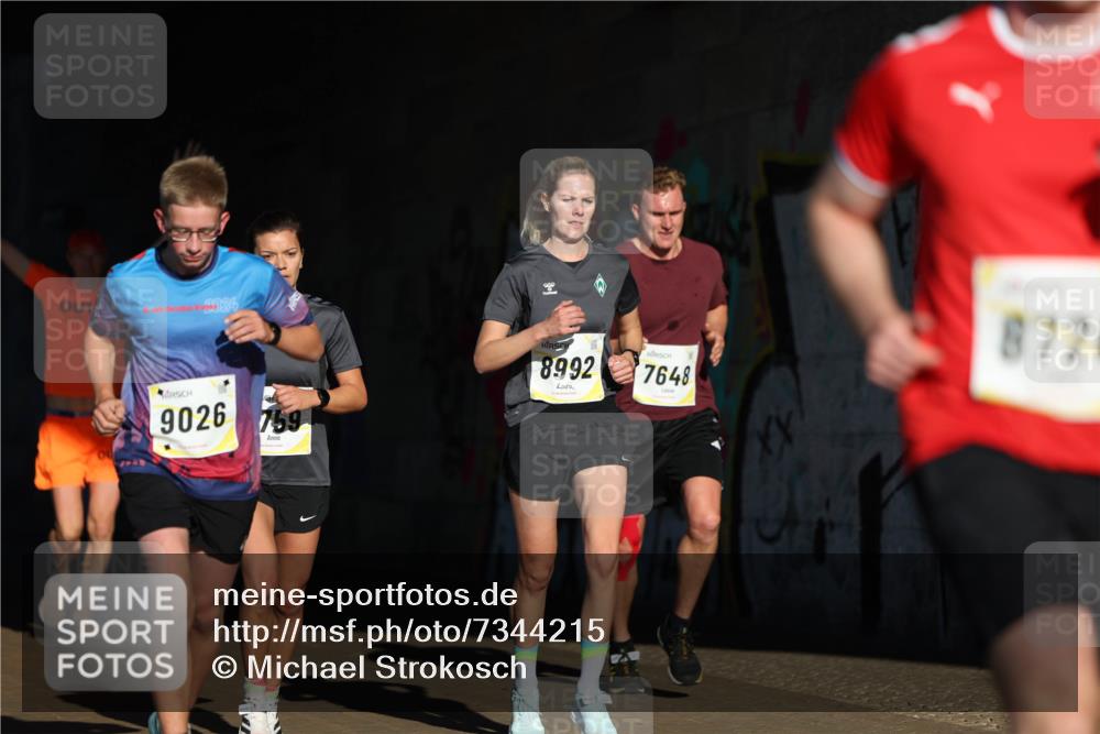 06.10.2024 - 19. swb-Marathon Bremen Michael Strokosch http://msf.ph/oto/7344215 06.10.2024 10:11:58 Laufen 2024, 9026, 759, 8992, 7648, 872 meine-sportfotos.de