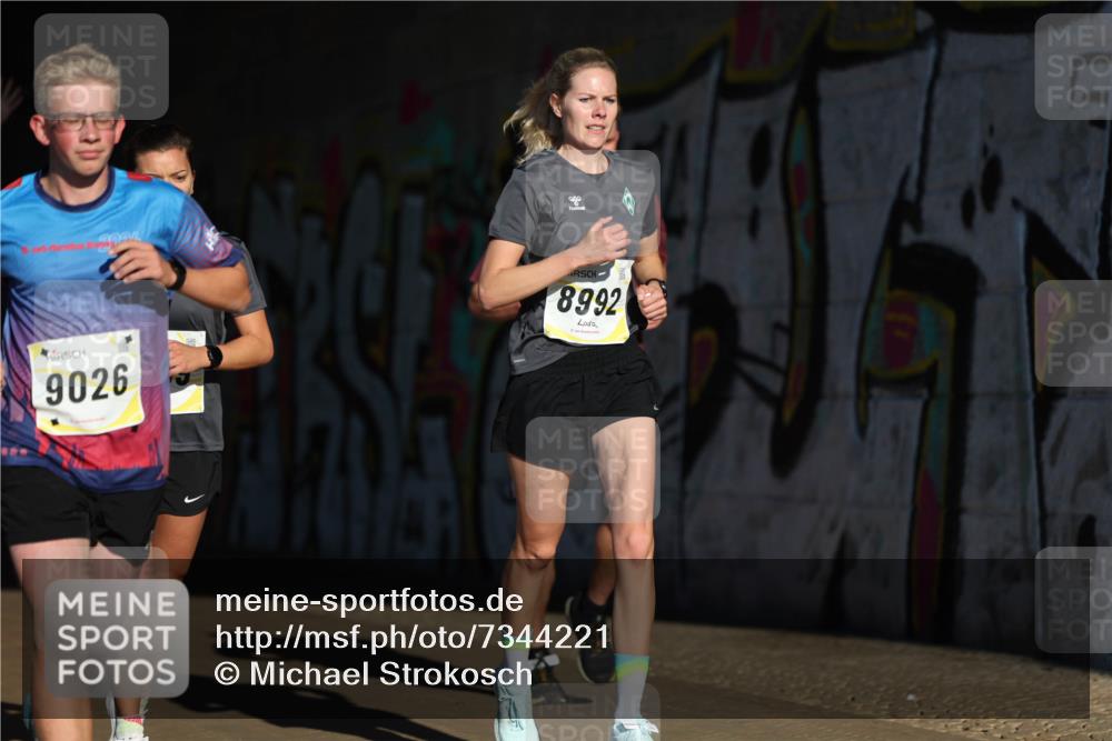 06.10.2024 - 19. swb-Marathon Bremen Michael Strokosch http://msf.ph/oto/7344221 06.10.2024 10:11:59 Laufen 2094, 9026, 8992 meine-sportfotos.de