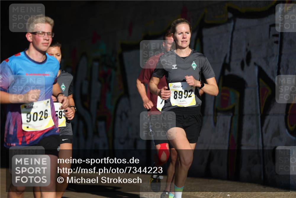 06.10.2024 - 19. swb-Marathon Bremen Michael Strokosch http://msf.ph/oto/7344223 06.10.2024 10:11:59 Laufen 9026, 9, 8992 meine-sportfotos.de