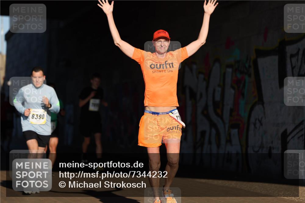 06.10.2024 - 19. swb-Marathon Bremen Michael Strokosch http://msf.ph/oto/7344232 06.10.2024 10:12:01 Laufen 8390 meine-sportfotos.de