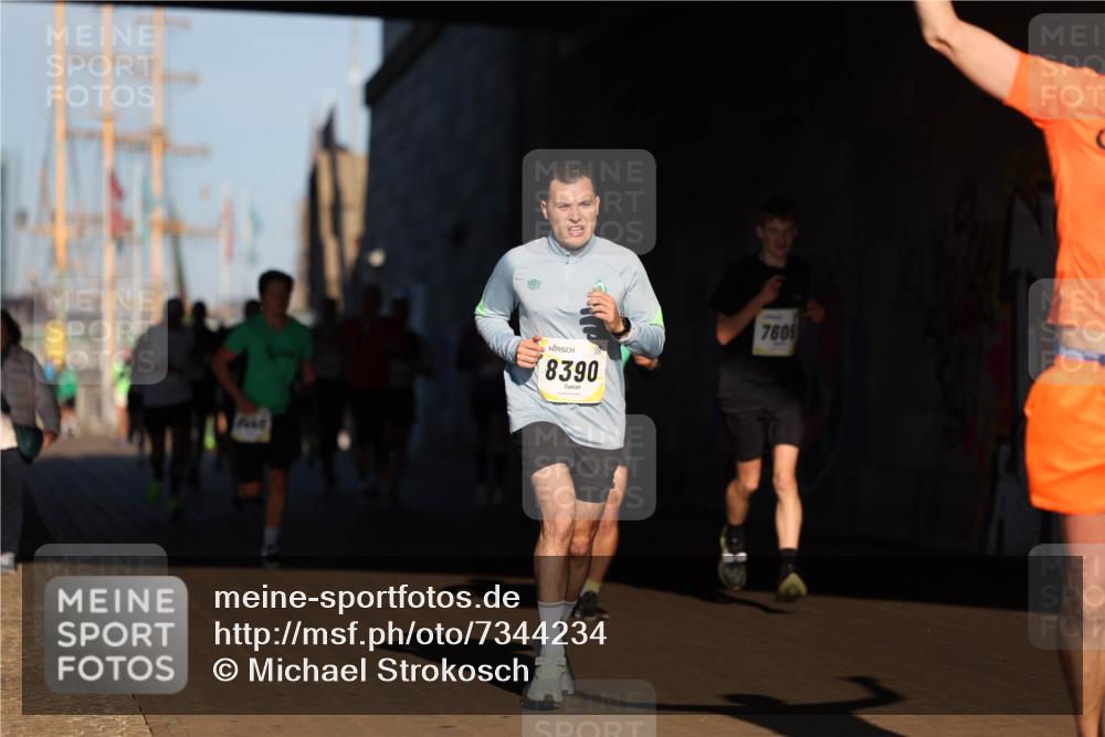 06.10.2024 - 19. swb-Marathon Bremen Michael Strokosch http://msf.ph/oto/7344234 06.10.2024 10:12:02 Laufen 8390, 7605 meine-sportfotos.de