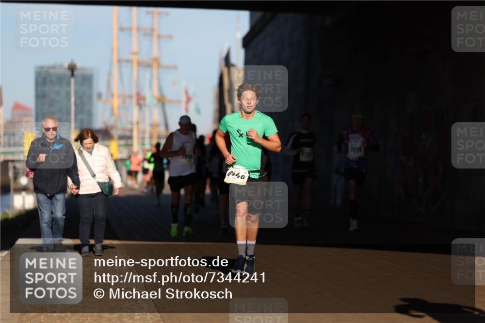 06.10.2024 - 19. swb-Marathon Bremen Michael Strokosch http://msf.ph/oto/7344241 06.10.2024 10:12:04 Laufen 8446, 7579 meine-sportfotos.de