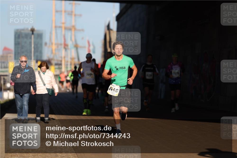 06.10.2024 - 19. swb-Marathon Bremen Michael Strokosch http://msf.ph/oto/7344243 06.10.2024 10:12:04 Laufen 7964, 8446, 4220 meine-sportfotos.de