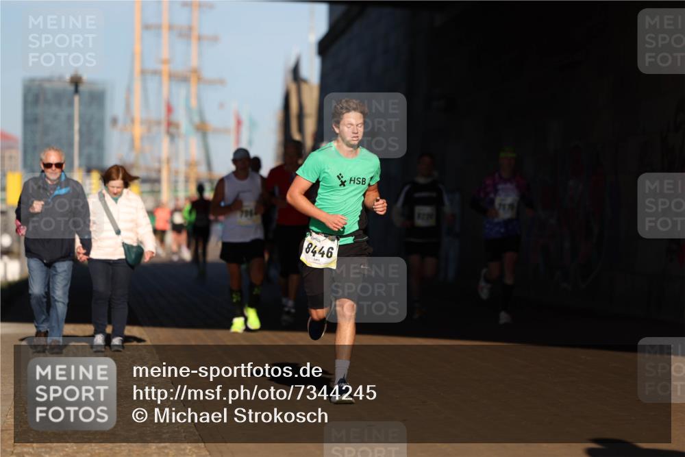 06.10.2024 - 19. swb-Marathon Bremen Michael Strokosch http://msf.ph/oto/7344245 06.10.2024 10:12:05 Laufen 8446 meine-sportfotos.de