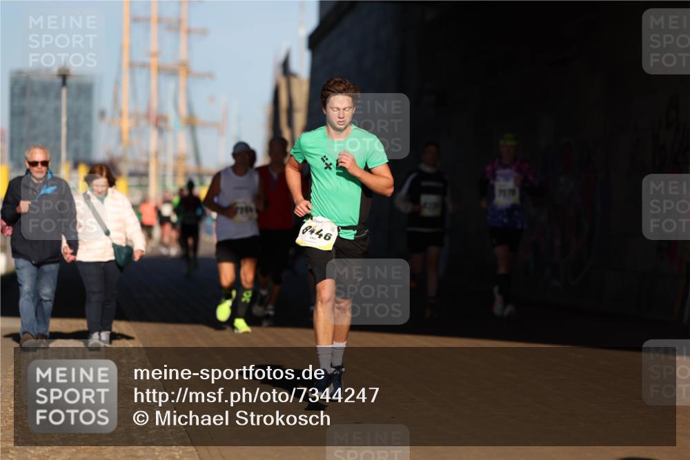 06.10.2024 - 19. swb-Marathon Bremen Michael Strokosch http://msf.ph/oto/7344247 06.10.2024 10:12:05 Laufen 8446 meine-sportfotos.de