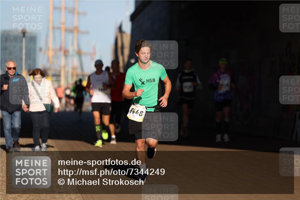 06.10.2024 - 19. swb-Marathon Bremen Michael Strokosch http://msf.ph/oto/7344249 06.10.2024 10:12:05 Laufen 8446 meine-sportfotos.de
