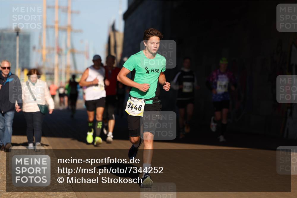06.10.2024 - 19. swb-Marathon Bremen Michael Strokosch http://msf.ph/oto/7344252 06.10.2024 10:12:05 Laufen 8446 meine-sportfotos.de
