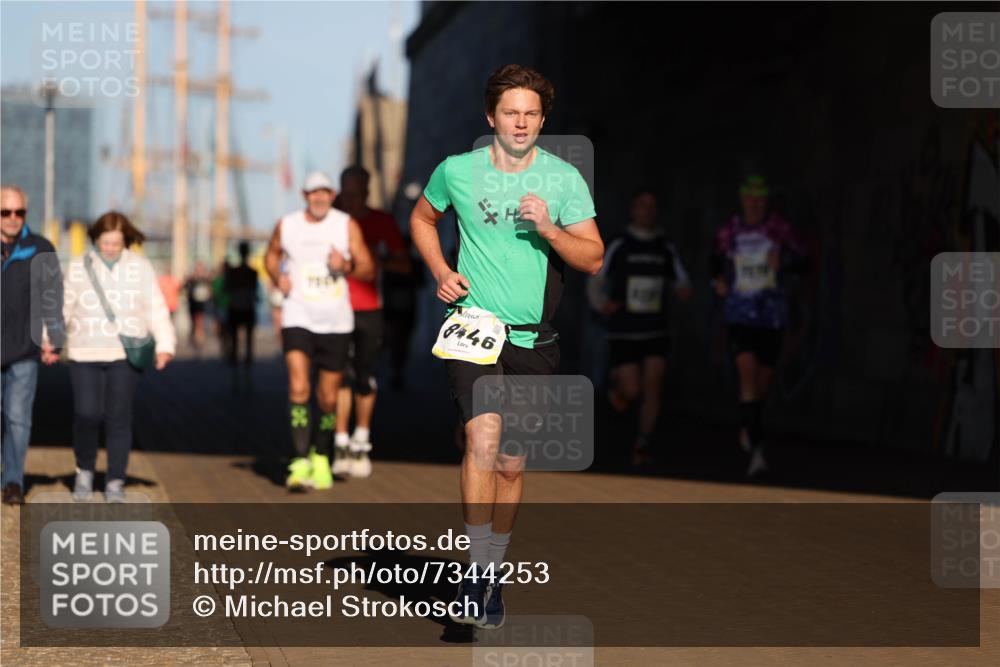 06.10.2024 - 19. swb-Marathon Bremen Michael Strokosch http://msf.ph/oto/7344253 06.10.2024 10:12:06 Laufen 8446 meine-sportfotos.de