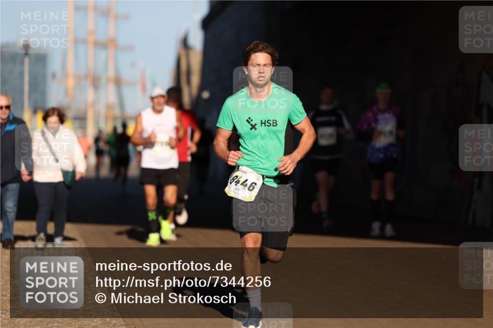 06.10.2024 - 19. swb-Marathon Bremen Michael Strokosch http://msf.ph/oto/7344256 06.10.2024 10:12:06 Laufen 8446 meine-sportfotos.de