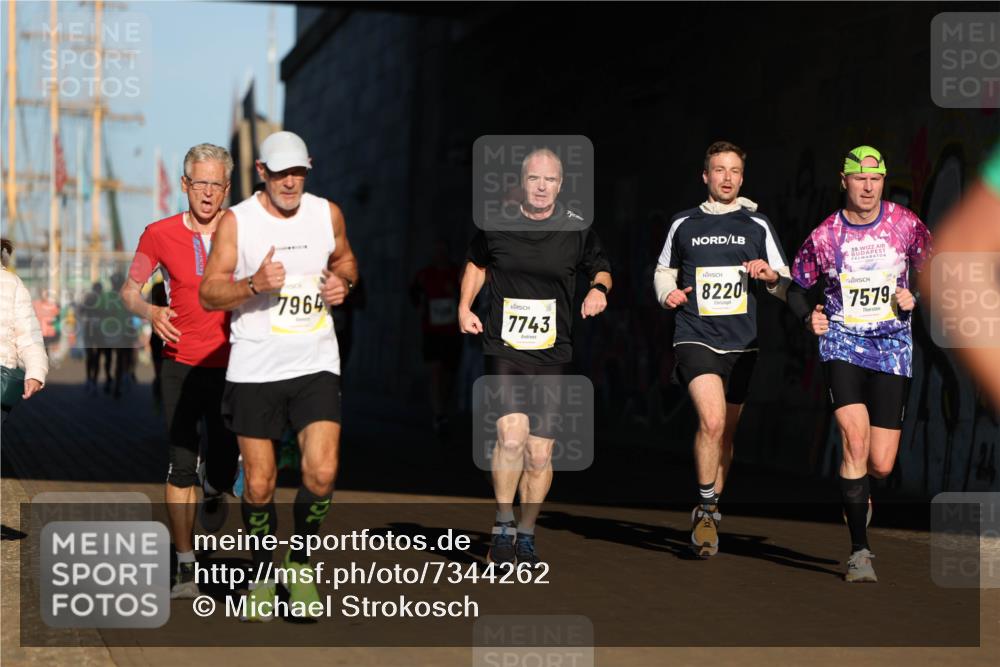 06.10.2024 - 19. swb-Marathon Bremen Michael Strokosch http://msf.ph/oto/7344262 06.10.2024 10:12:08 Laufen 30, 7964, 7743, 39, 8220, 7579 meine-sportfotos.de