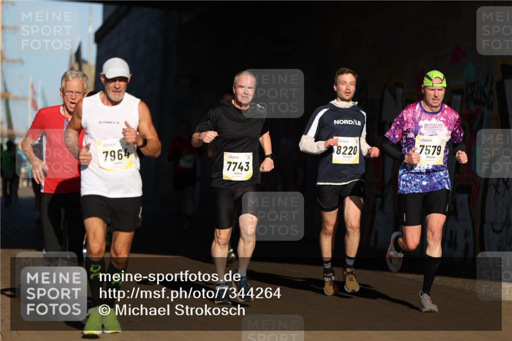 06.10.2024 - 19. swb-Marathon Bremen Michael Strokosch http://msf.ph/oto/7344264 06.10.2024 10:12:08 Laufen 7964, 7743, 8220, 39, 7579 meine-sportfotos.de