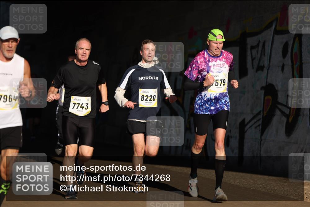06.10.2024 - 19. swb-Marathon Bremen Michael Strokosch http://msf.ph/oto/7344268 06.10.2024 10:12:09 Laufen 7964, 7743, 39, 579, 8220 meine-sportfotos.de