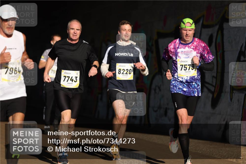 06.10.2024 - 19. swb-Marathon Bremen Michael Strokosch http://msf.ph/oto/7344273 06.10.2024 10:12:09 Laufen 7964, 7743, 8220, 39, 7579 meine-sportfotos.de