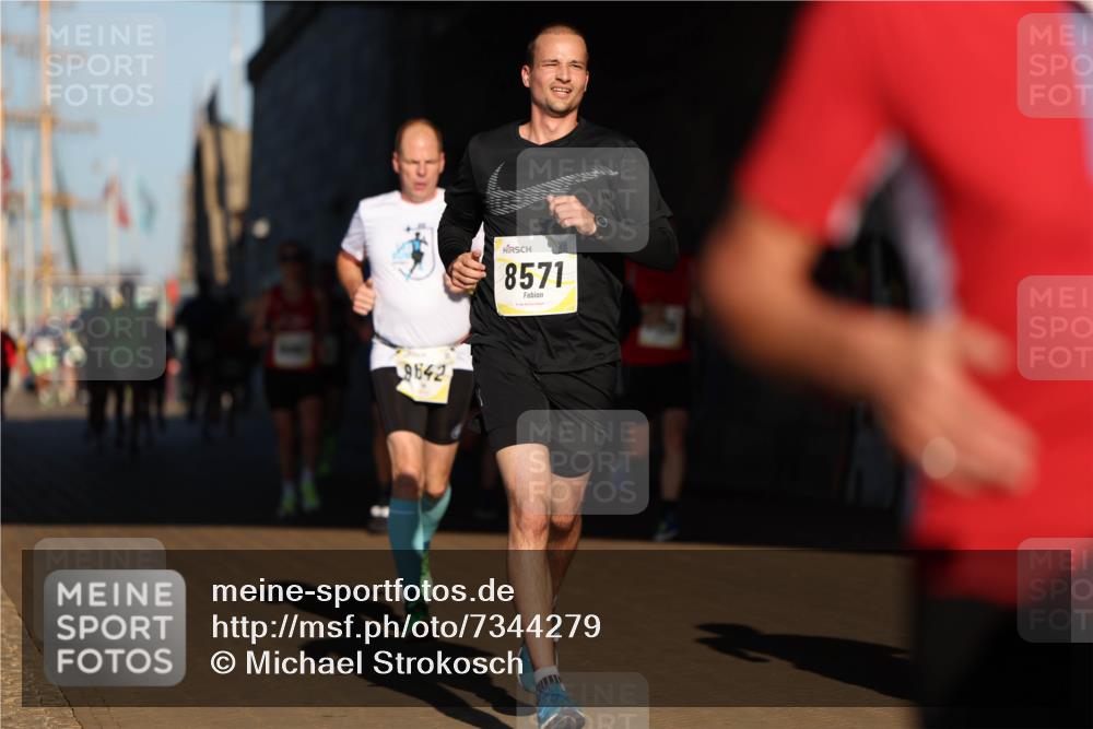 06.10.2024 - 19. swb-Marathon Bremen Michael Strokosch http://msf.ph/oto/7344279 06.10.2024 10:12:11 Laufen 9642, 8571 meine-sportfotos.de