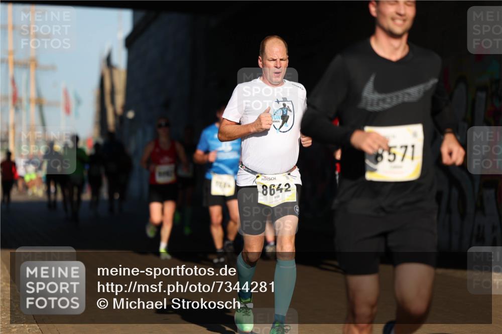 06.10.2024 - 19. swb-Marathon Bremen Michael Strokosch http://msf.ph/oto/7344281 06.10.2024 10:12:12 Laufen 8642, 8571 meine-sportfotos.de