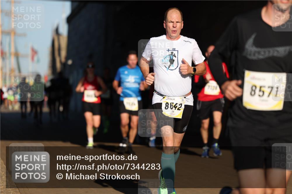 06.10.2024 - 19. swb-Marathon Bremen Michael Strokosch http://msf.ph/oto/7344283 06.10.2024 10:12:13 Laufen 8642, 8571 meine-sportfotos.de