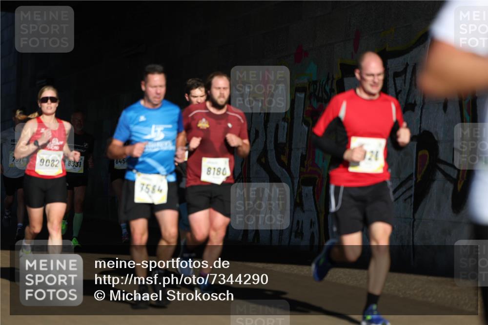 06.10.2024 - 19. swb-Marathon Bremen Michael Strokosch http://msf.ph/oto/7344290 06.10.2024 10:12:14 Laufen 757, 9082, 8331, 845, 7584, 8180, 128 meine-sportfotos.de