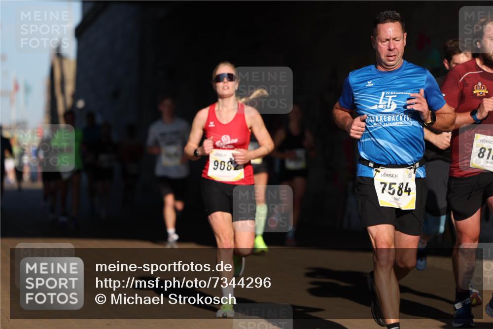 06.10.2024 - 19. swb-Marathon Bremen Michael Strokosch http://msf.ph/oto/7344296 06.10.2024 10:12:15 Laufen 908, 1868, 7584, 81 meine-sportfotos.de
