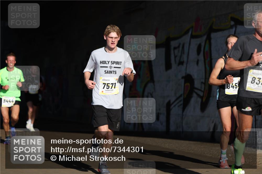 06.10.2024 - 19. swb-Marathon Bremen Michael Strokosch http://msf.ph/oto/7344301 06.10.2024 10:12:19 Laufen 8444, 813, 7571, 845, 2, 83 meine-sportfotos.de