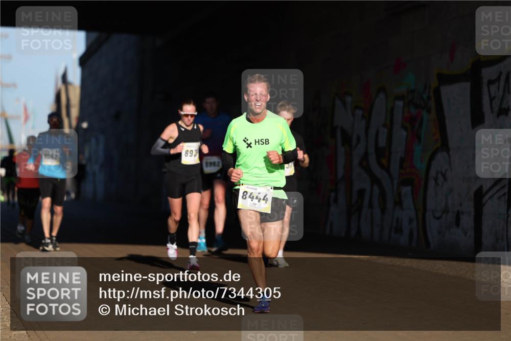 06.10.2024 - 19. swb-Marathon Bremen Michael Strokosch http://msf.ph/oto/7344305 06.10.2024 10:12:20 Laufen 893, 1962, 8444 meine-sportfotos.de