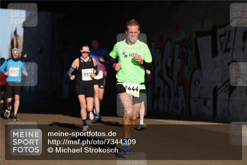 06.10.2024 - 19. swb-Marathon Bremen Michael Strokosch http://msf.ph/oto/7344309 06.10.2024 10:12:21 Laufen 4052, 893, 444, 10 meine-sportfotos.de