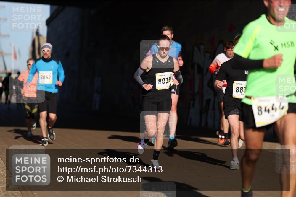 06.10.2024 - 19. swb-Marathon Bremen Michael Strokosch http://msf.ph/oto/7344313 06.10.2024 10:12:22 Laufen 9052, 8939, 883, 8444 meine-sportfotos.de