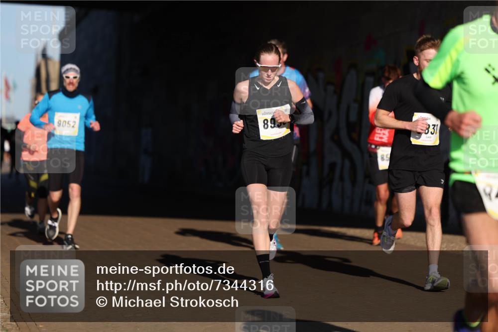 06.10.2024 - 19. swb-Marathon Bremen Michael Strokosch http://msf.ph/oto/7344316 06.10.2024 10:12:22 Laufen 9052, 895, 85, 831 meine-sportfotos.de