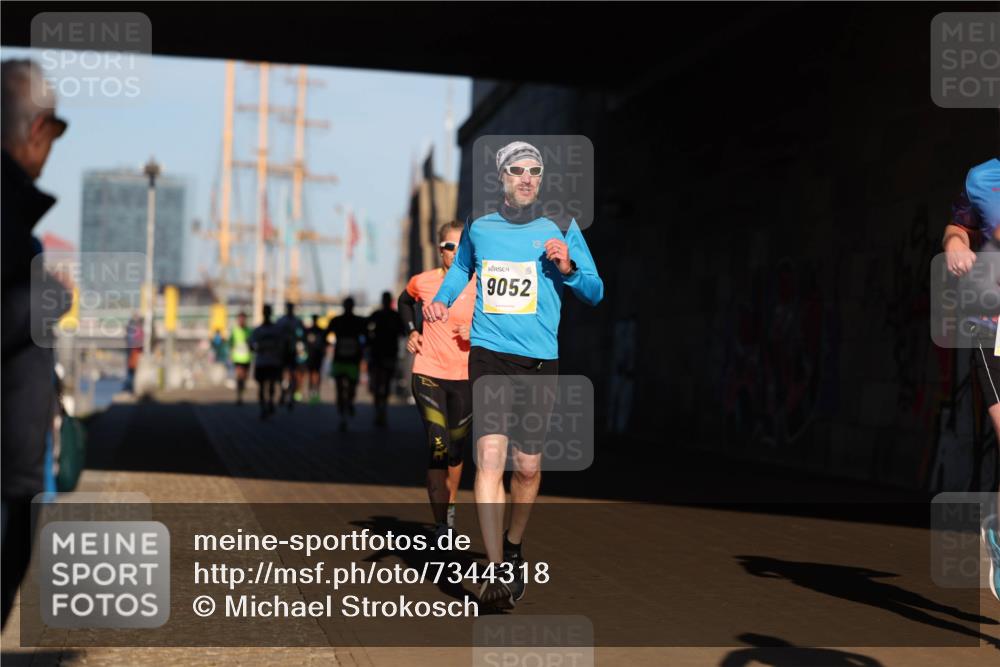 06.10.2024 - 19. swb-Marathon Bremen Michael Strokosch http://msf.ph/oto/7344318 06.10.2024 10:12:23 Laufen 9052 meine-sportfotos.de
