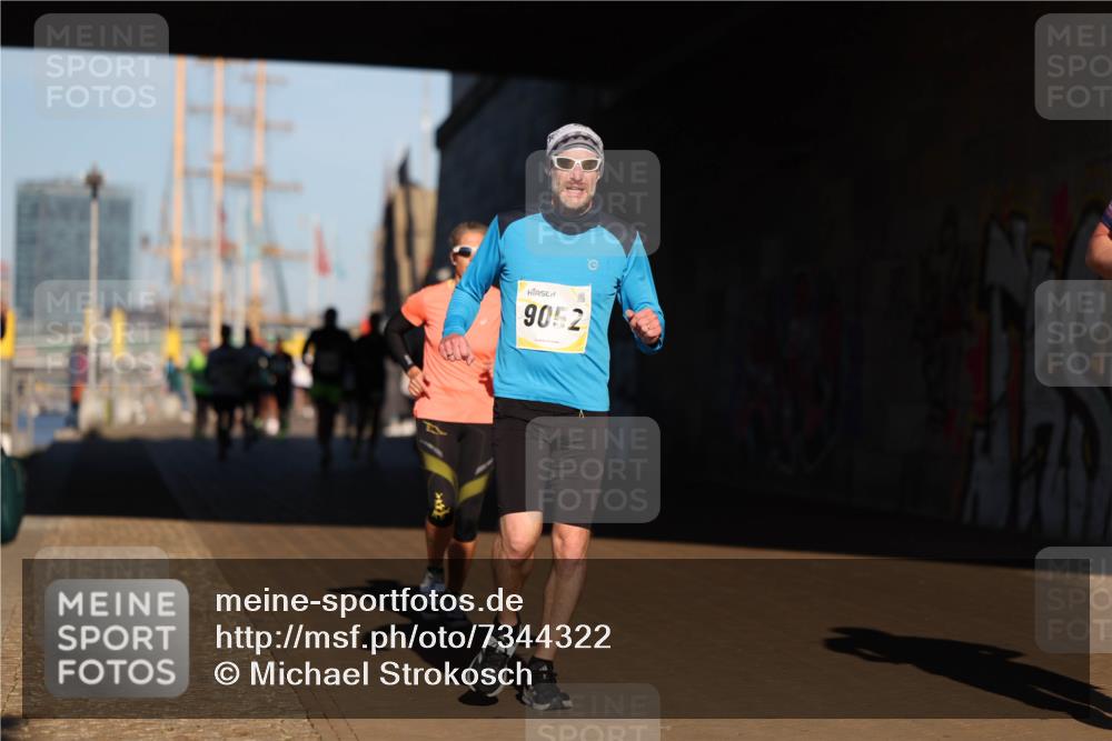 06.10.2024 - 19. swb-Marathon Bremen Michael Strokosch http://msf.ph/oto/7344322 06.10.2024 10:12:23 Laufen 9052 meine-sportfotos.de