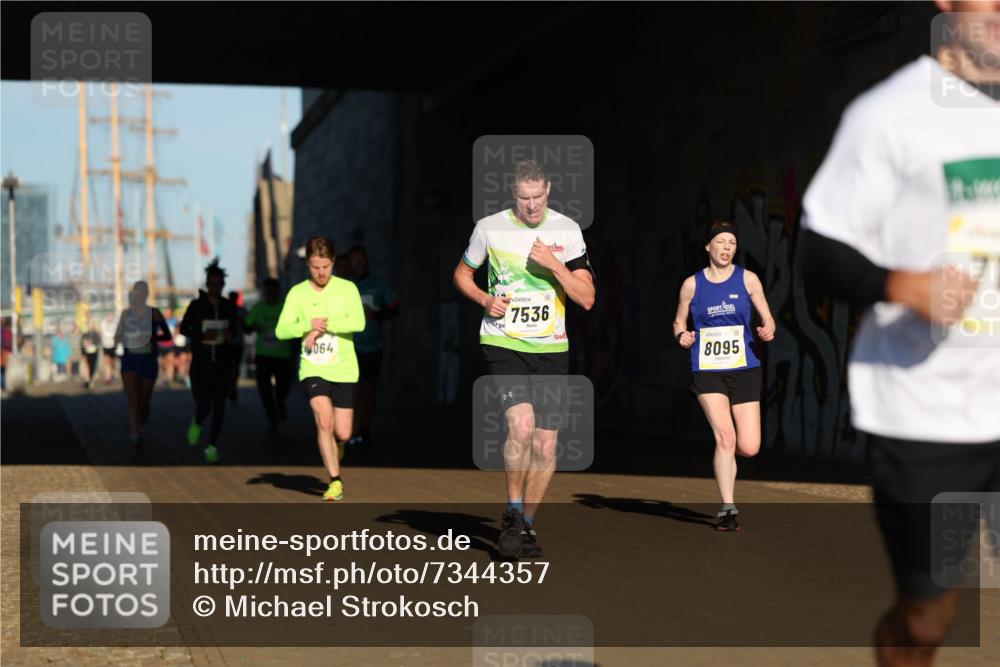 06.10.2024 - 19. swb-Marathon Bremen Michael Strokosch http://msf.ph/oto/7344357 06.10.2024 10:12:36 Laufen 064, 7536, 8095 meine-sportfotos.de