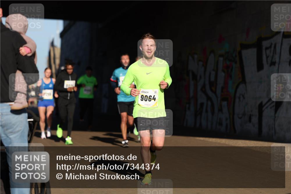 06.10.2024 - 19. swb-Marathon Bremen Michael Strokosch http://msf.ph/oto/7344374 06.10.2024 10:12:39 Laufen 9064 meine-sportfotos.de