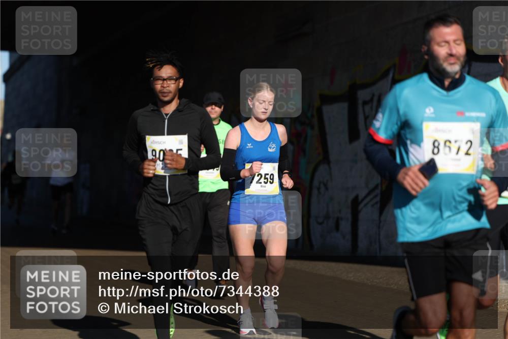 06.10.2024 - 19. swb-Marathon Bremen Michael Strokosch http://msf.ph/oto/7344388 06.10.2024 10:12:42 Laufen 9005, 259, 8672 meine-sportfotos.de