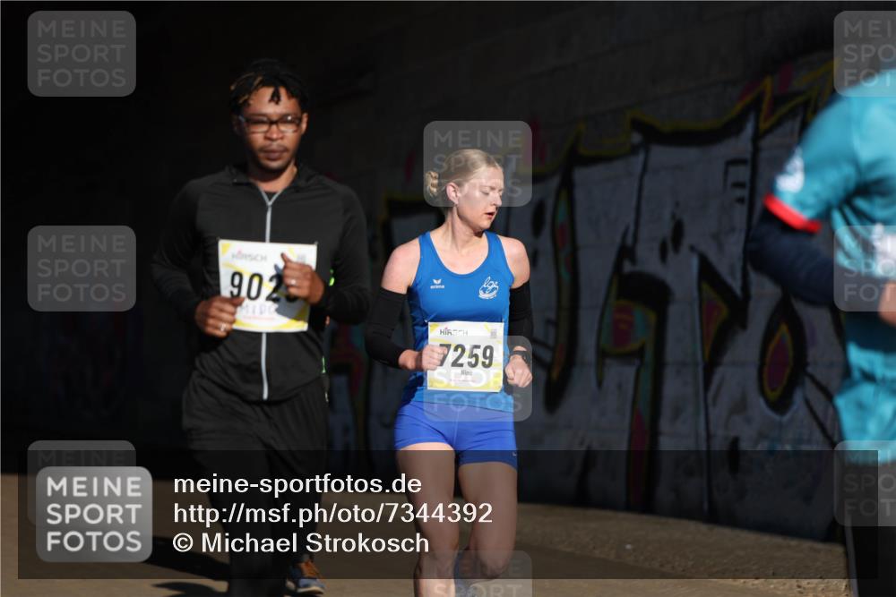 06.10.2024 - 19. swb-Marathon Bremen Michael Strokosch http://msf.ph/oto/7344392 06.10.2024 10:12:43 Laufen 902, 7259 meine-sportfotos.de